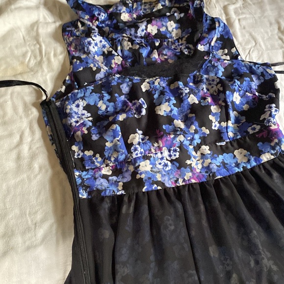 Floral Sleeveless Dress - Picture 10 of 17
